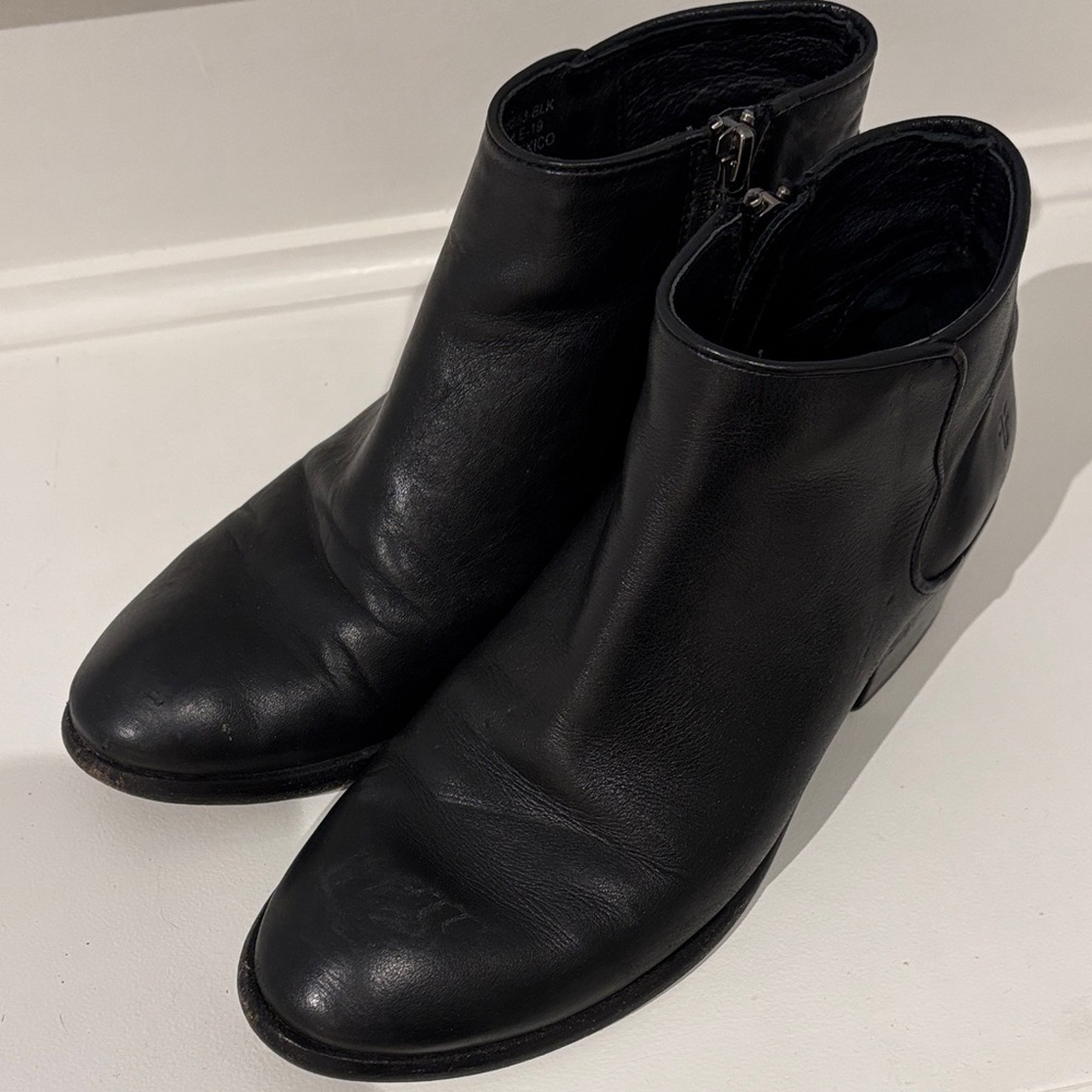 Frye Carson Piping Ankle Boots